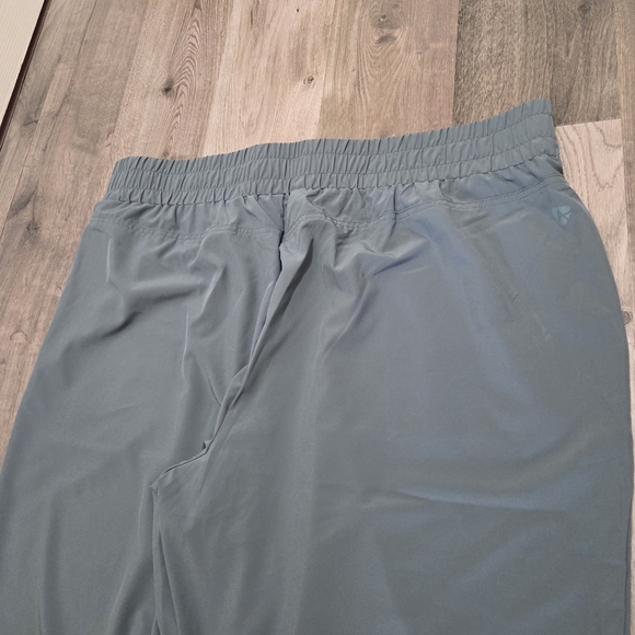 Active Zone Plus Size Drawstring Capri - Picture 9 of 11